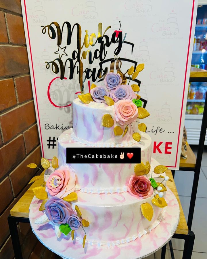 Flowers Design Engagement Cake