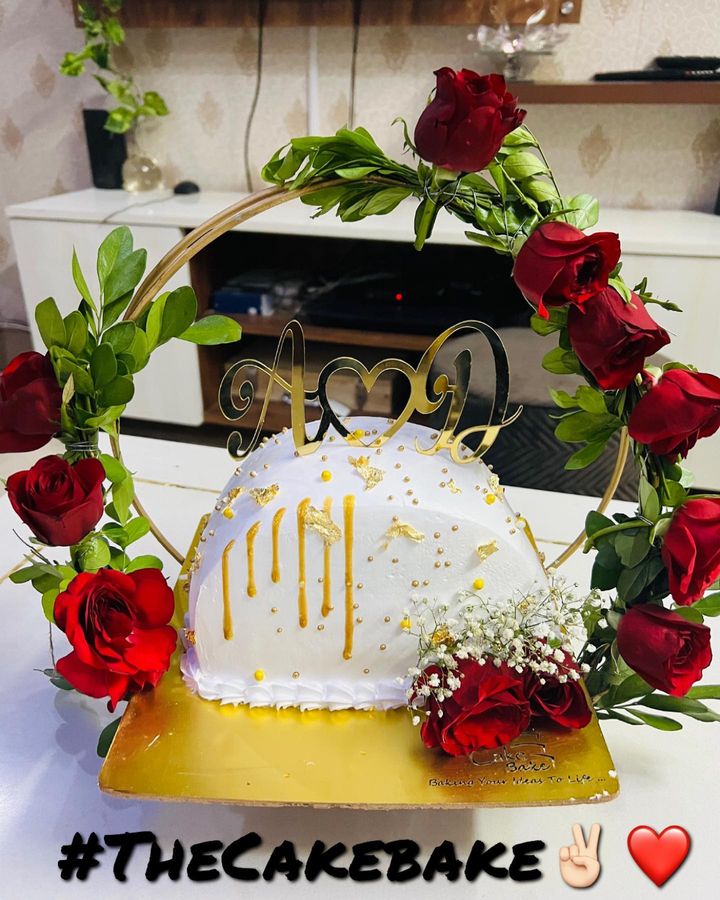 Anniversary Cake with red roses