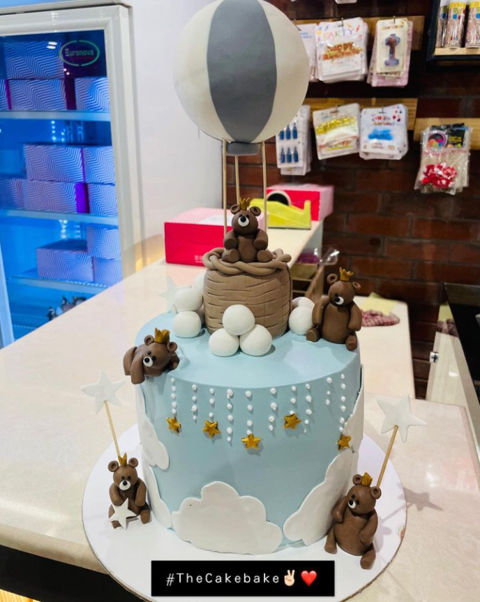 Hot Air Balloon Cake With Sweet Bears