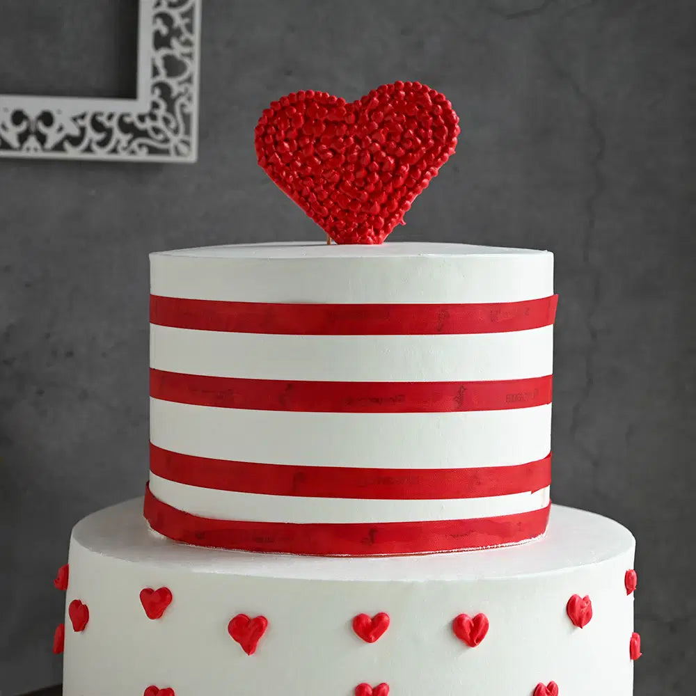 Sprinkling Hearts Cream Cake